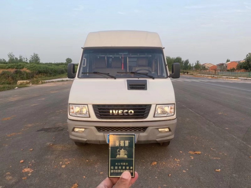 武汉18年依维柯房车5