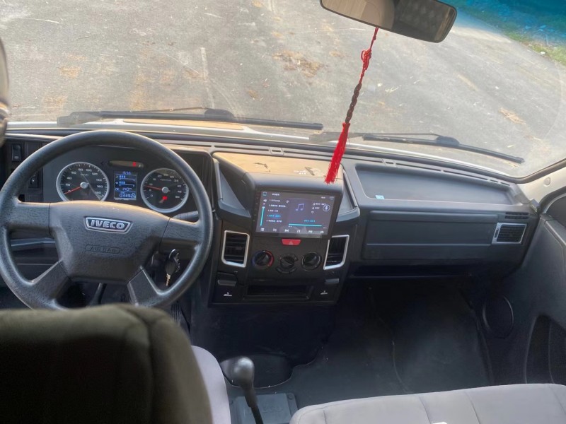 武汉18年依维柯房车9