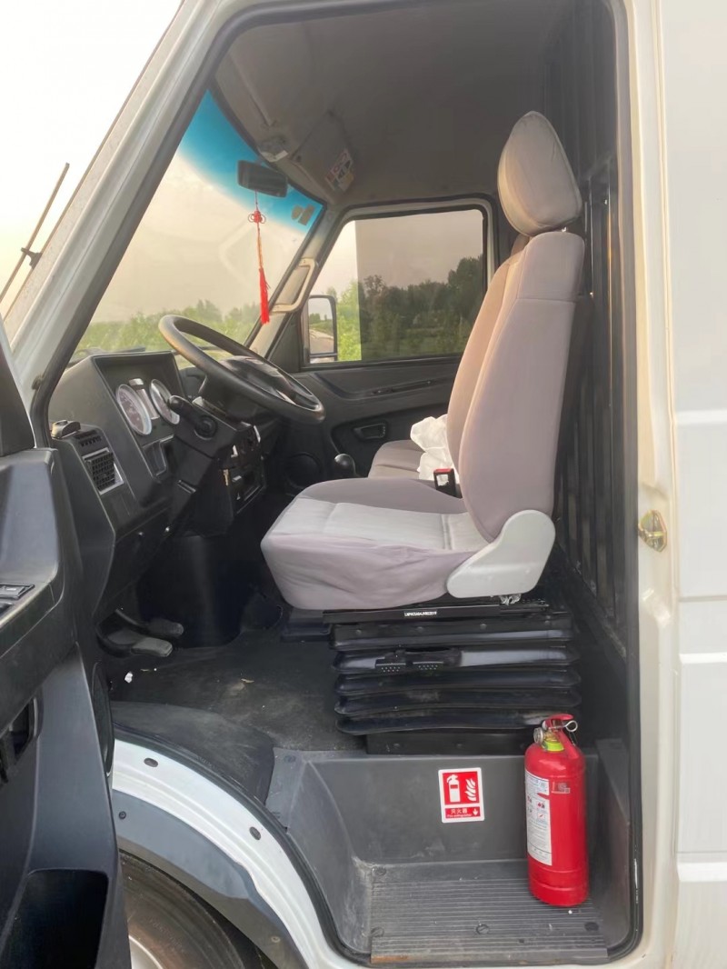 武汉18年依维柯房车8