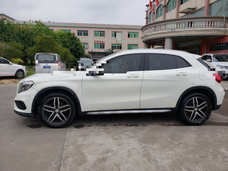 东莞15年奔驰GLA7