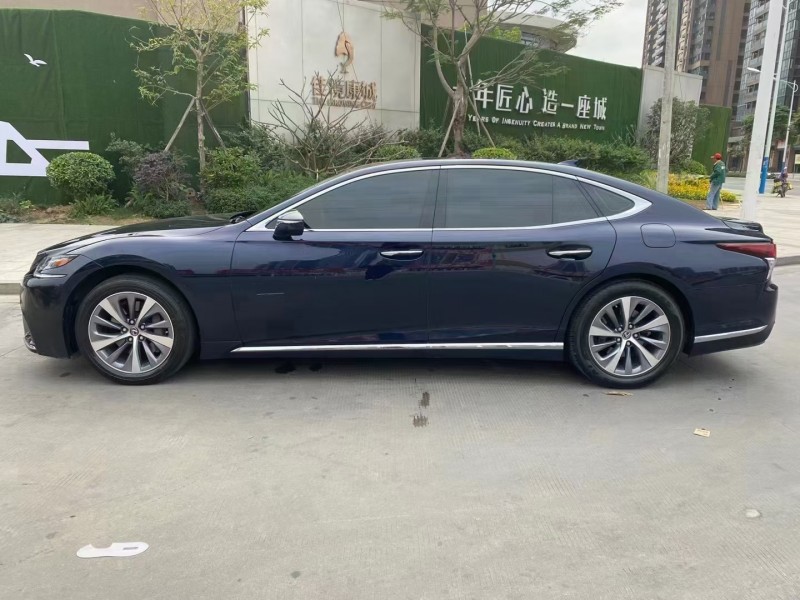 中山18年雷克萨斯LS3