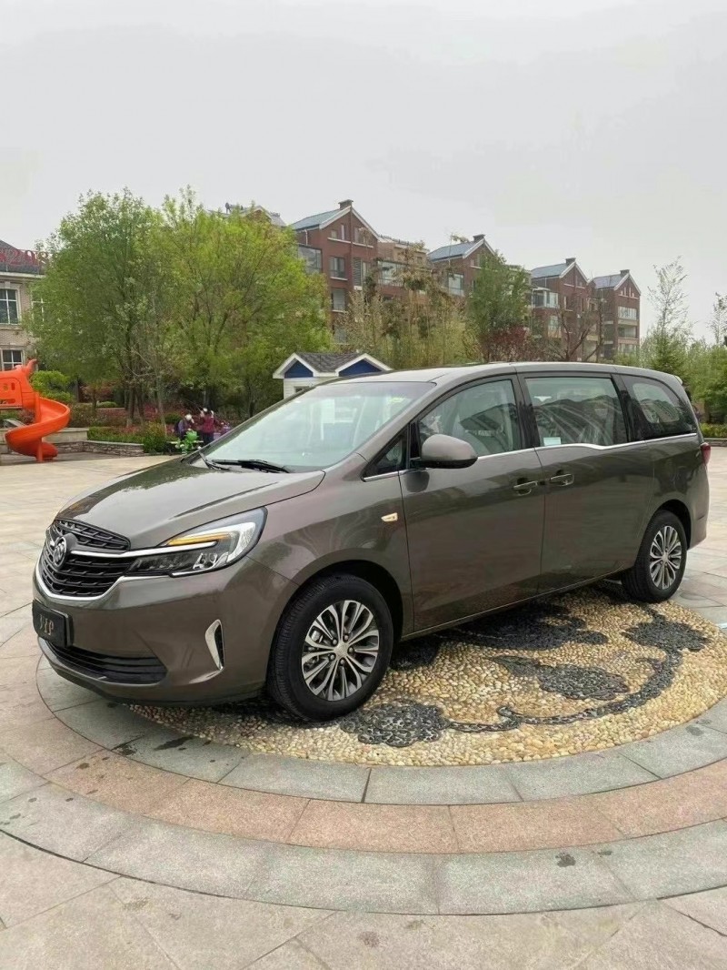 青岛21年别克GL82