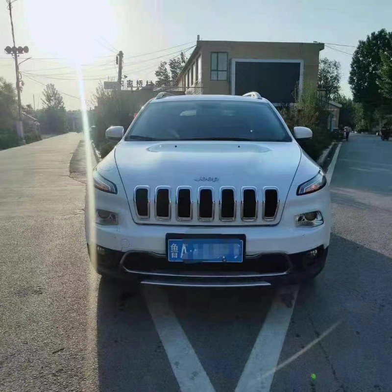 濟南18年Jeep自由光1