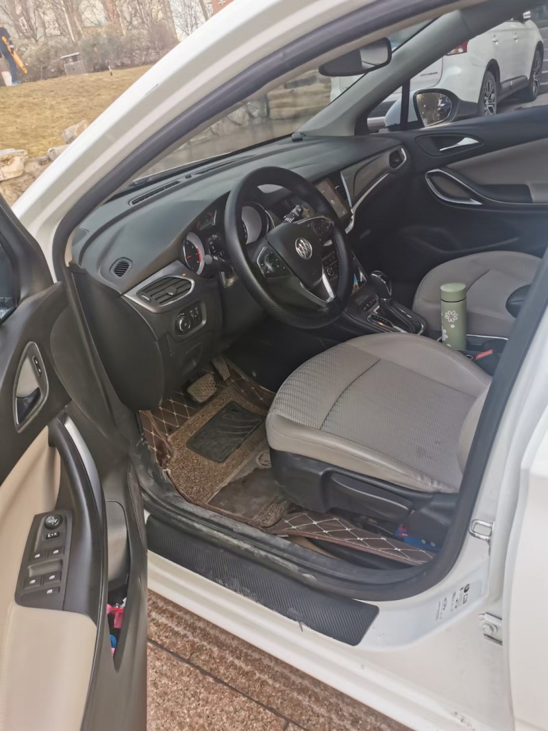 邢台16年别克威朗3