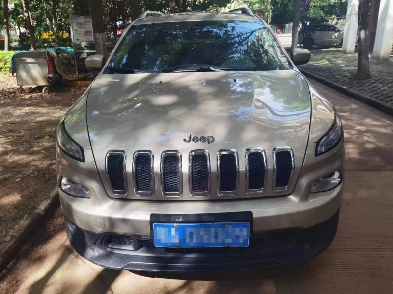 宜昌17年Jeep自由光1