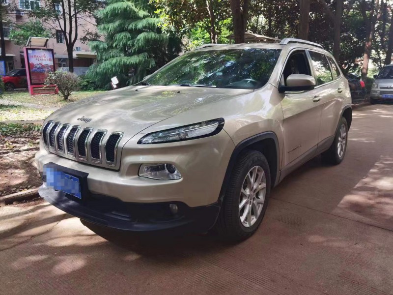 宜昌17年Jeep自由光2