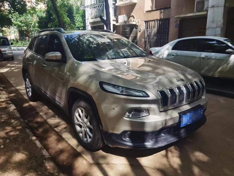 宜昌17年Jeep自由光3