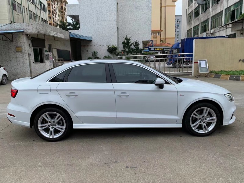 中山19年奥迪A33