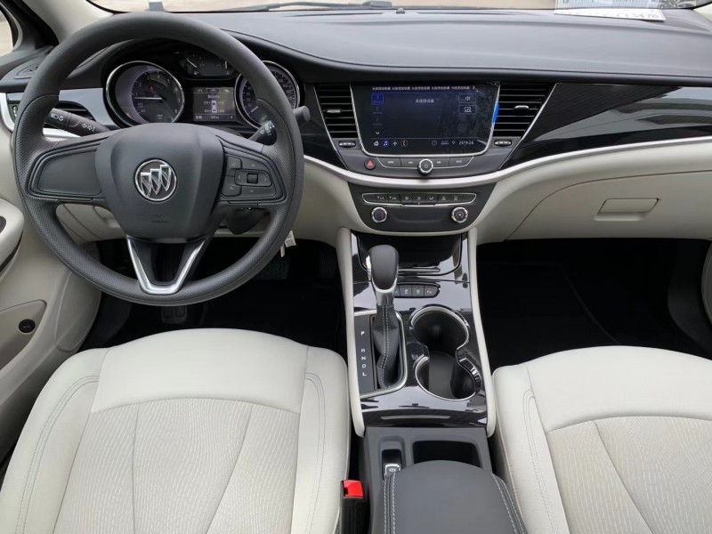 中山21年别克威朗8