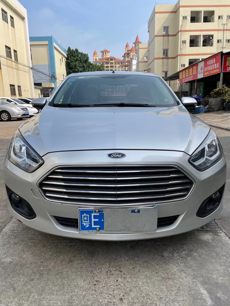 中山15年福特福睿斯1
