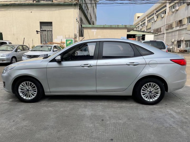 中山15年福特福睿斯2