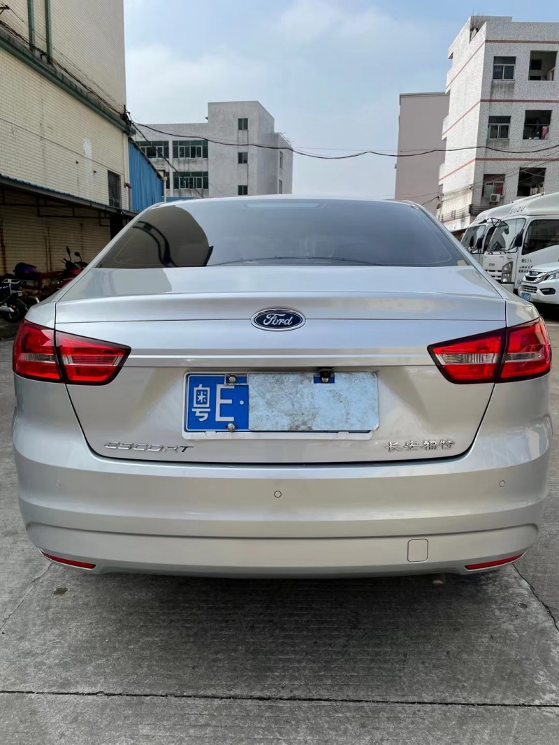 中山15年福特福睿斯4