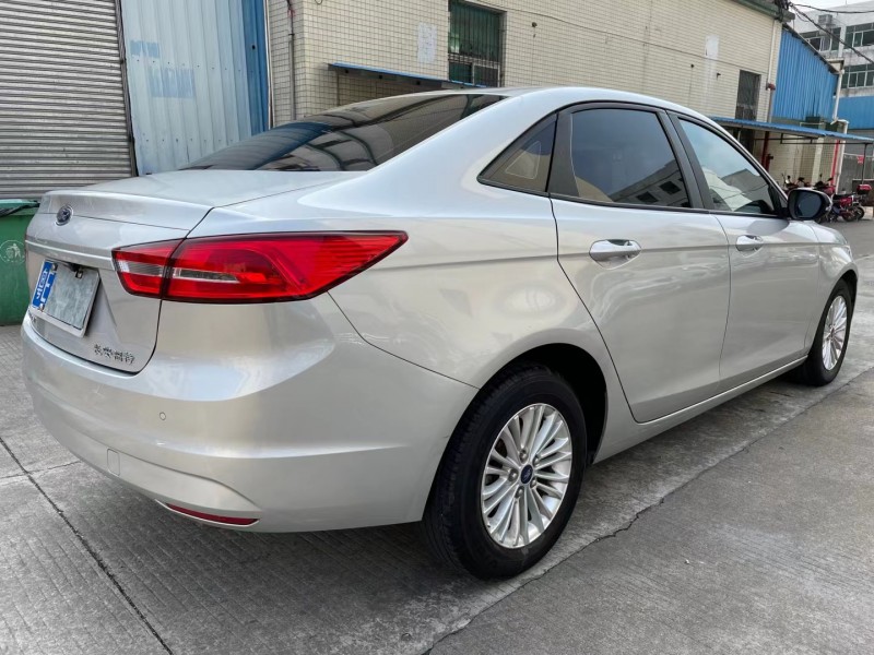 中山15年福特福睿斯5