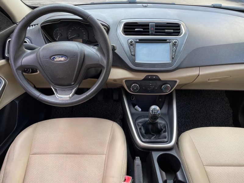 中山15年福特福睿斯8