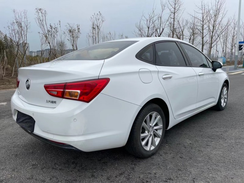 盐城17年别克威朗3