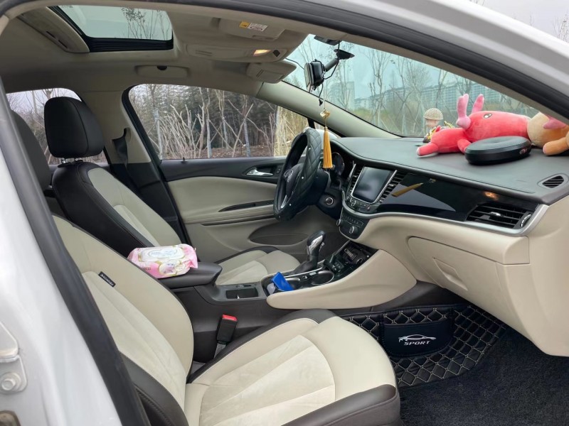 盐城17年别克威朗6