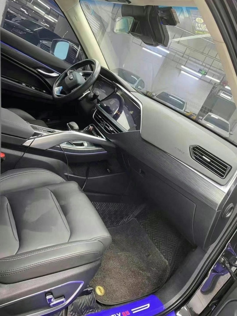 成都20年吉利星越4