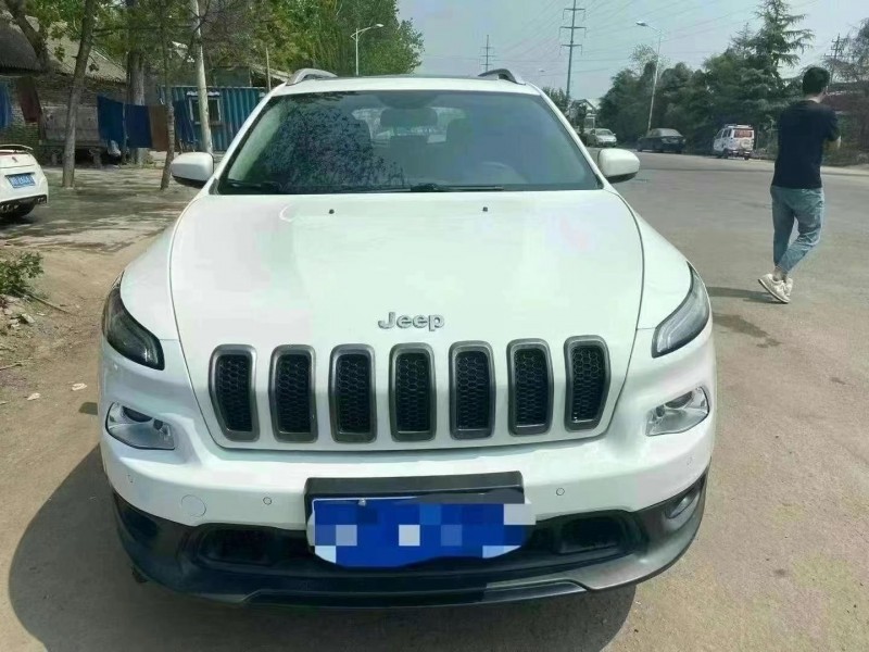 濟寧16年Jeep自由光1