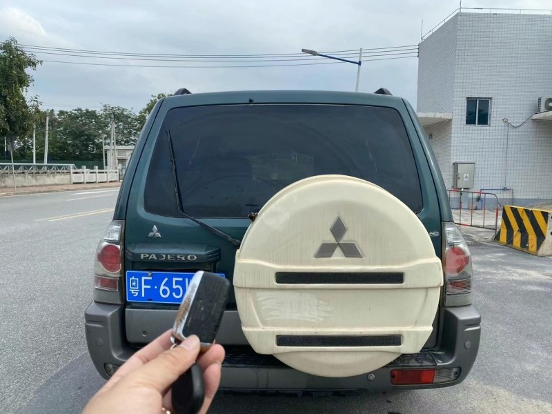 广州11年三菱帕杰罗4