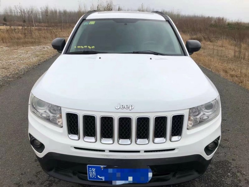 青島12年Jeep指南者8