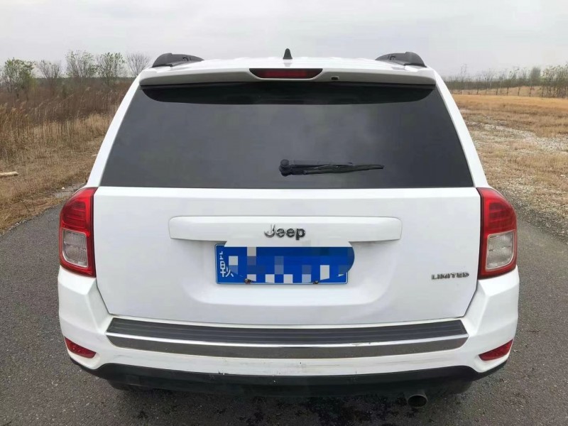 青島12年Jeep指南者2