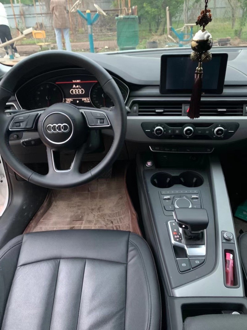 济宁19年奥迪A4L6