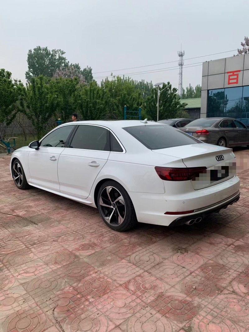 济宁19年奥迪A4L3