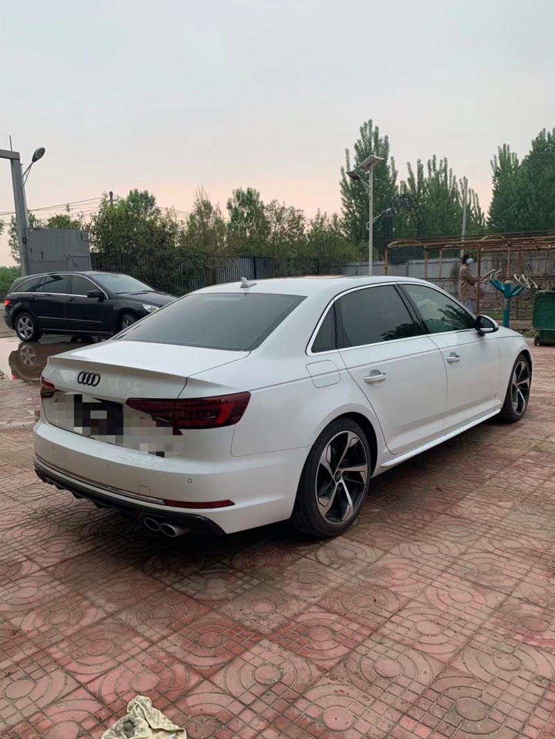 济宁19年奥迪A4L2