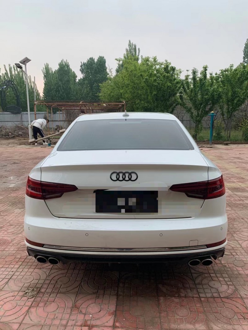 济宁19年奥迪A4L1