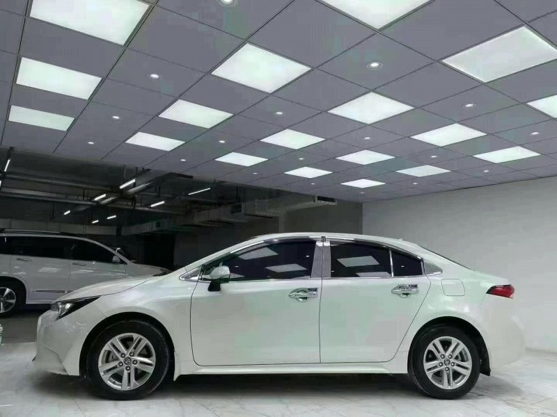 成都19年丰田雷凌7