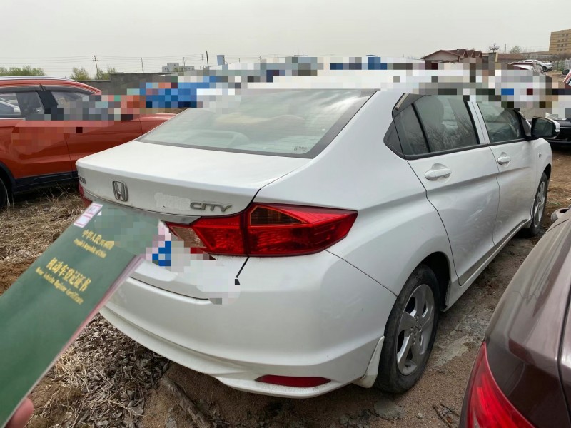 青岛16年本田锋范3