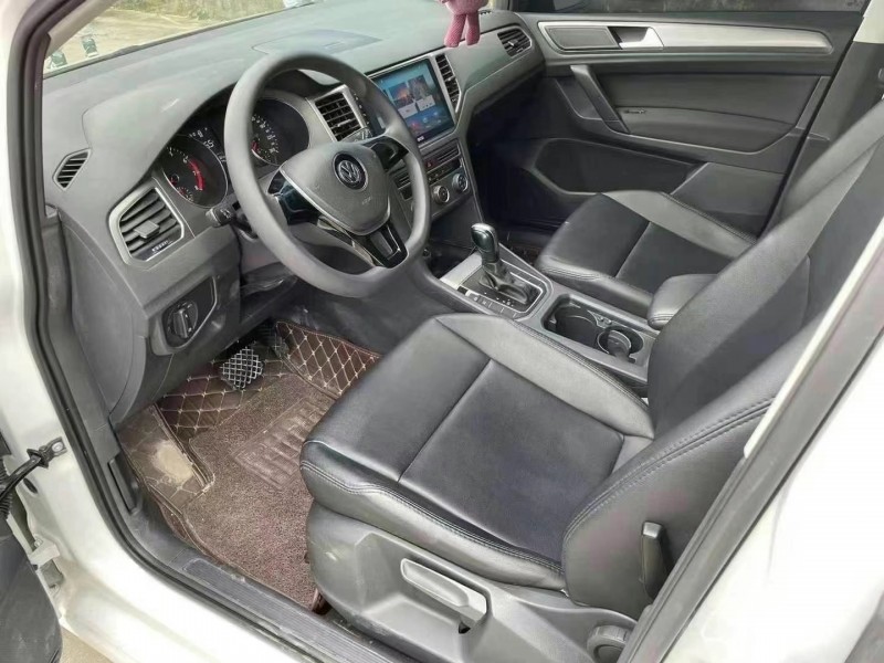 武汉17年大众高尔夫·嘉旅4