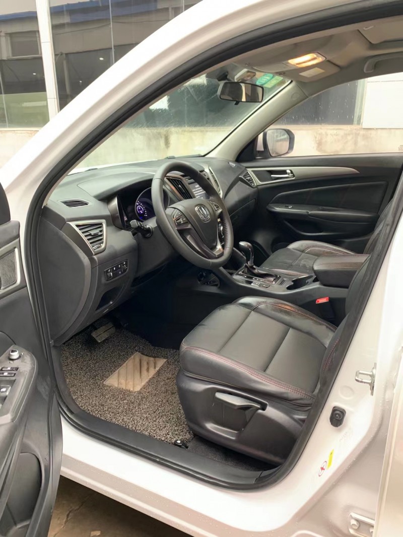 宜昌17年長安汽車CS755