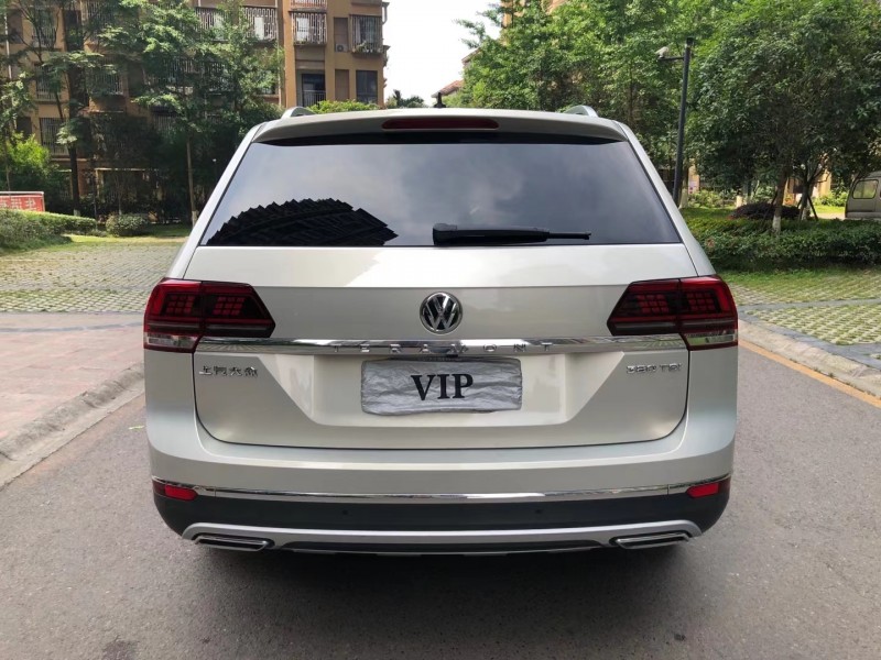 成都17年大众途昂6