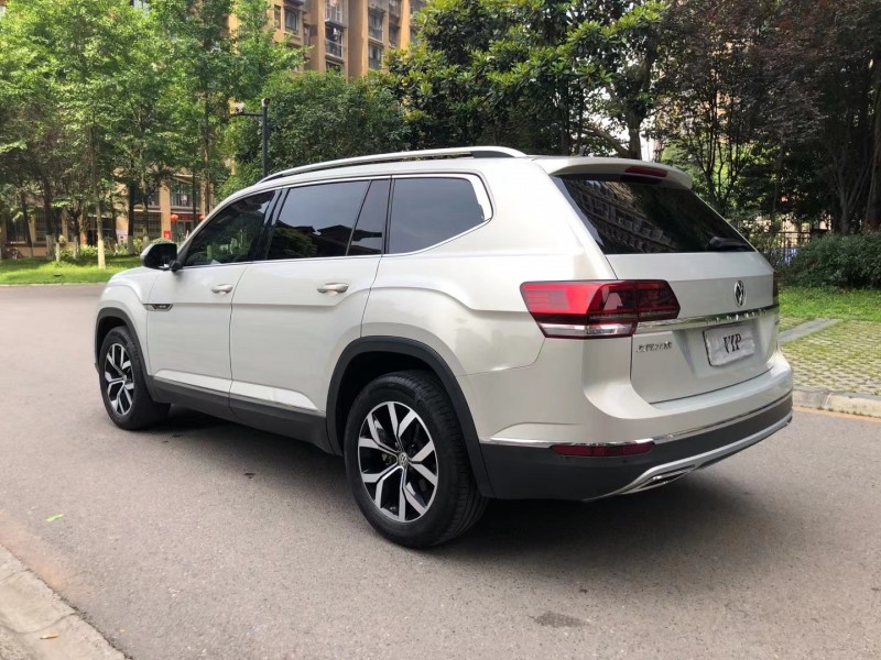 成都17年大众途昂7