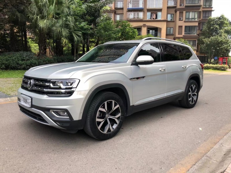 成都17年大众途昂8