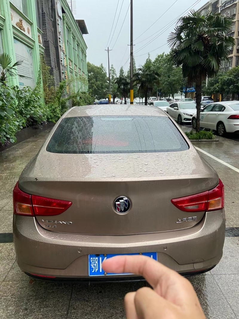 武汉17年别克威朗5