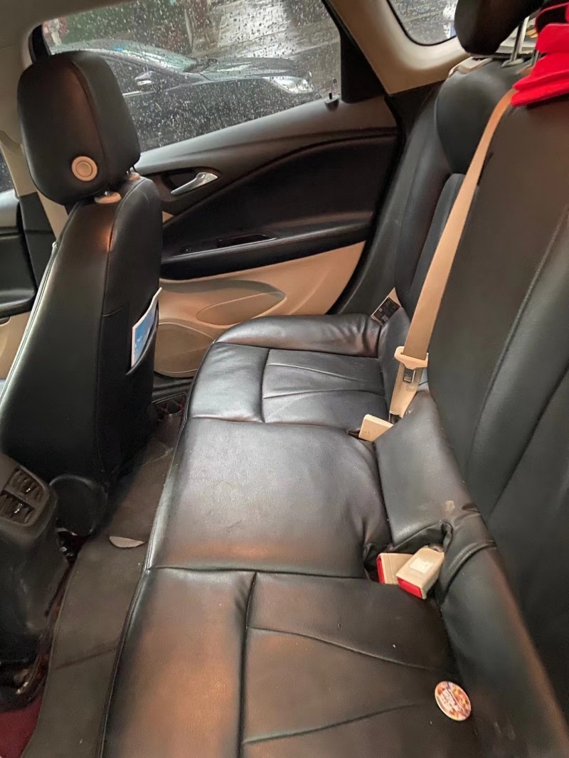 武汉17年别克威朗7