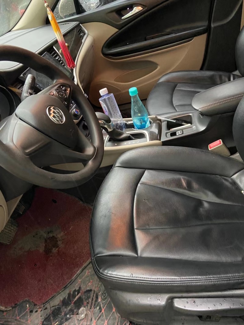 武汉17年别克威朗8