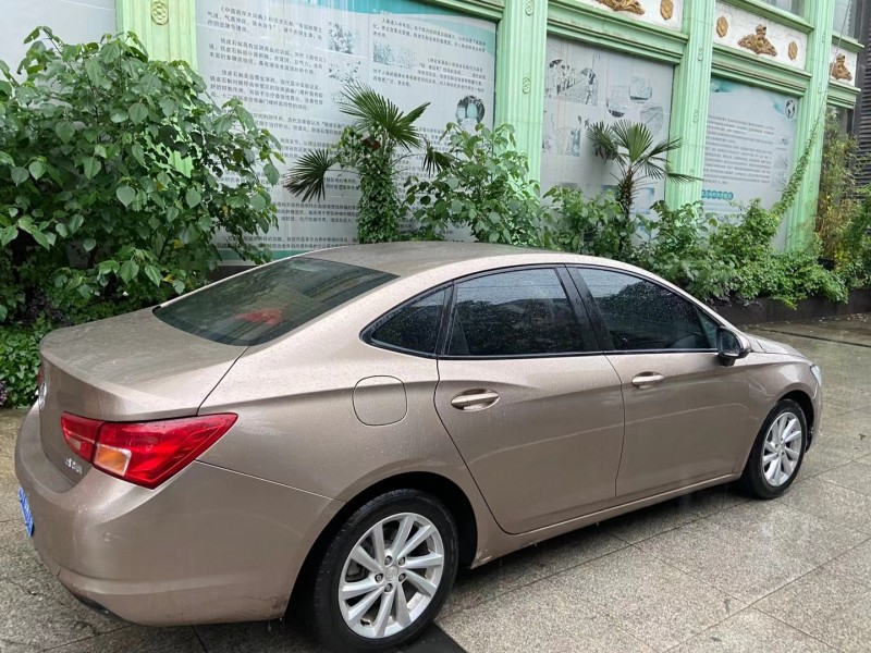 武汉17年别克威朗9