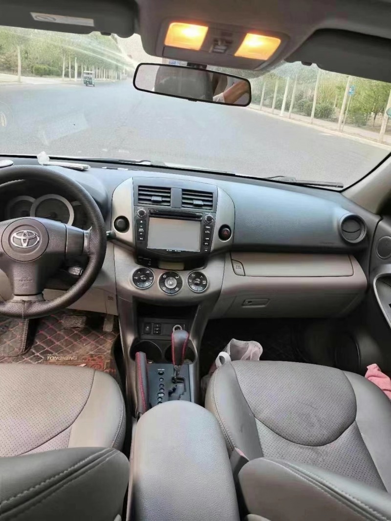 通遼11年豐田RAV42