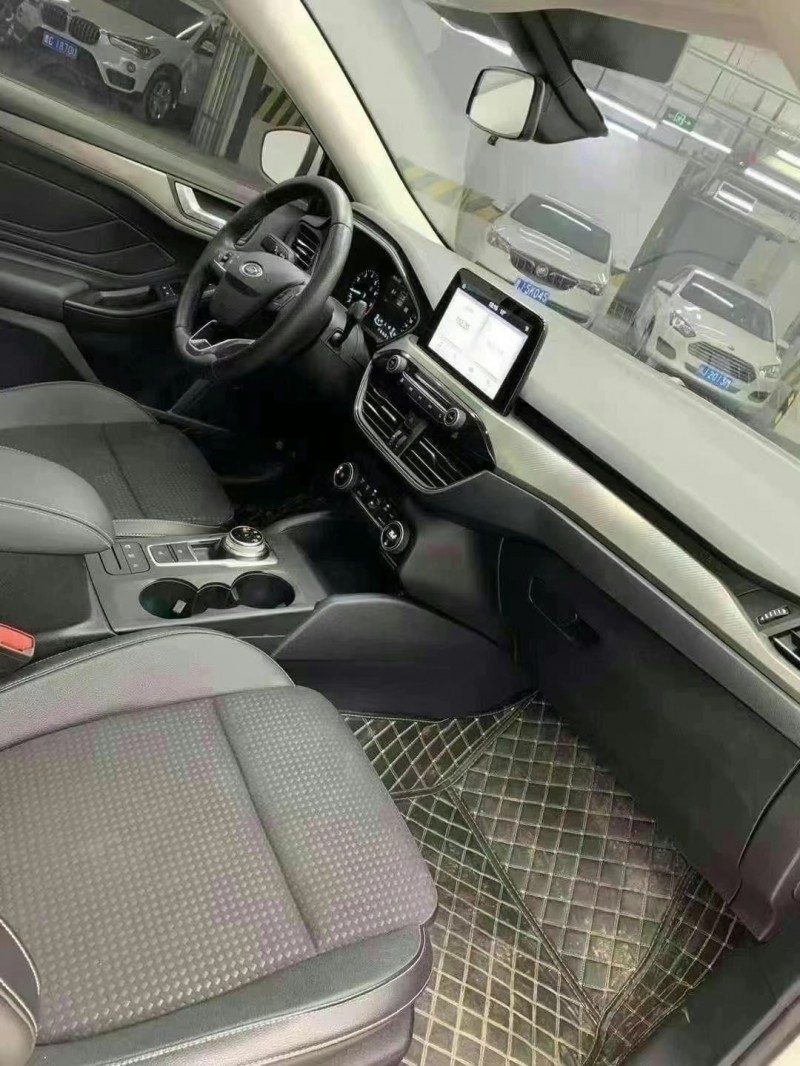 成都20年福特福克斯4