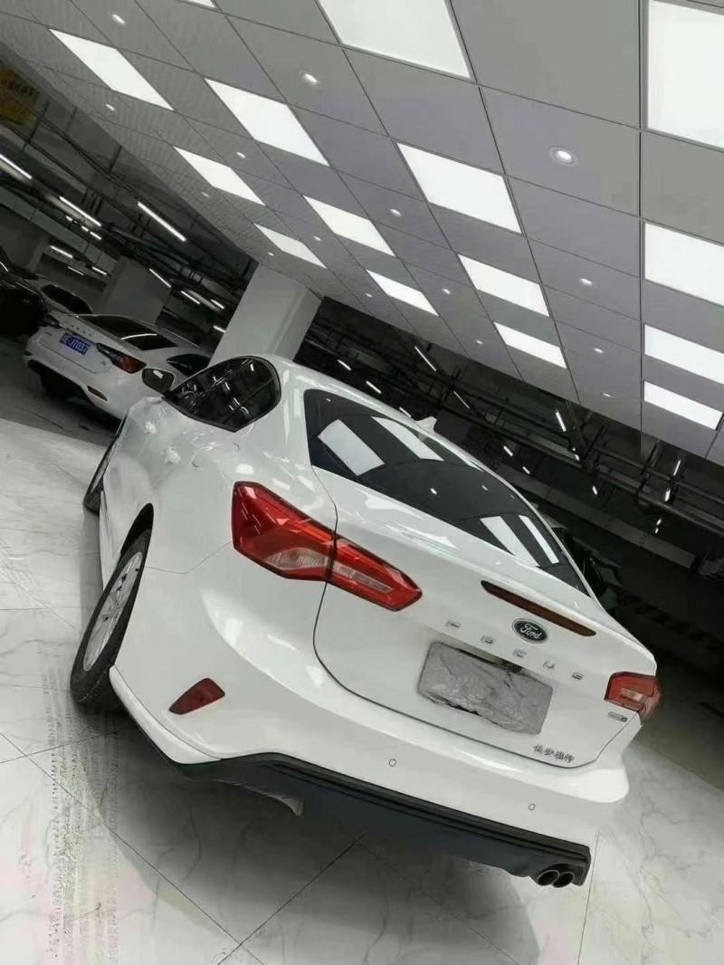 成都20年福特福克斯2