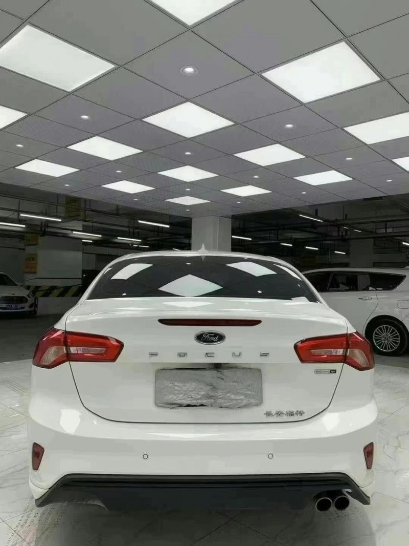 成都20年福特福克斯1