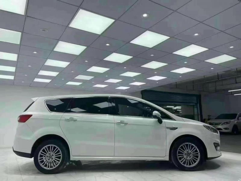 成都18年力帆汽车轩朗7