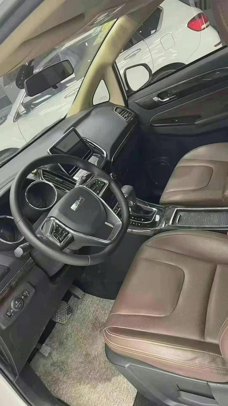 成都18年力帆汽车轩朗6