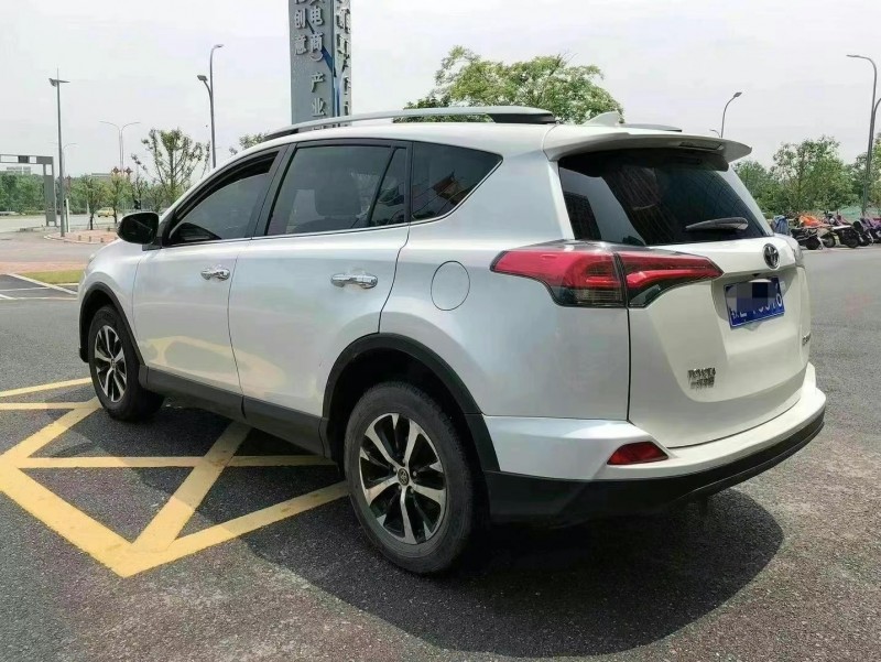 贛州17年豐田RAV4榮放8