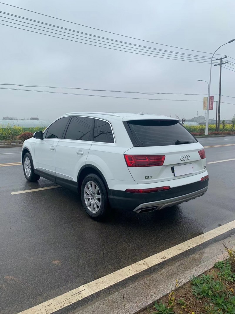 宿遷19年奧迪Q74