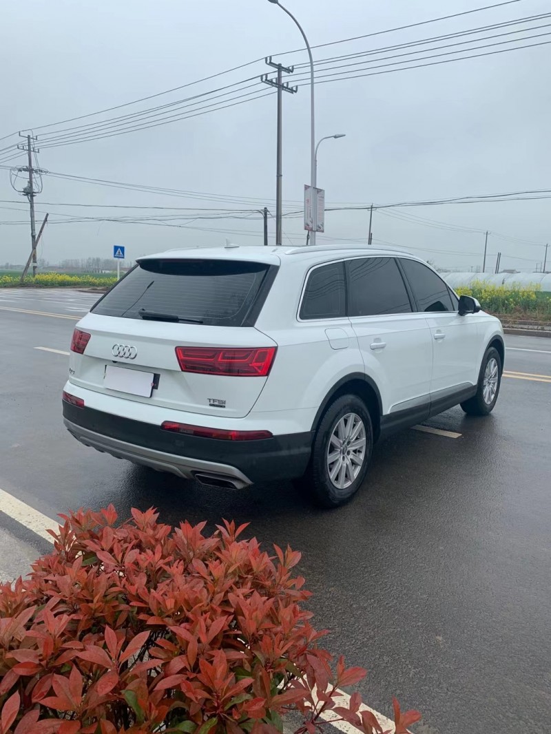 宿遷19年奧迪Q75