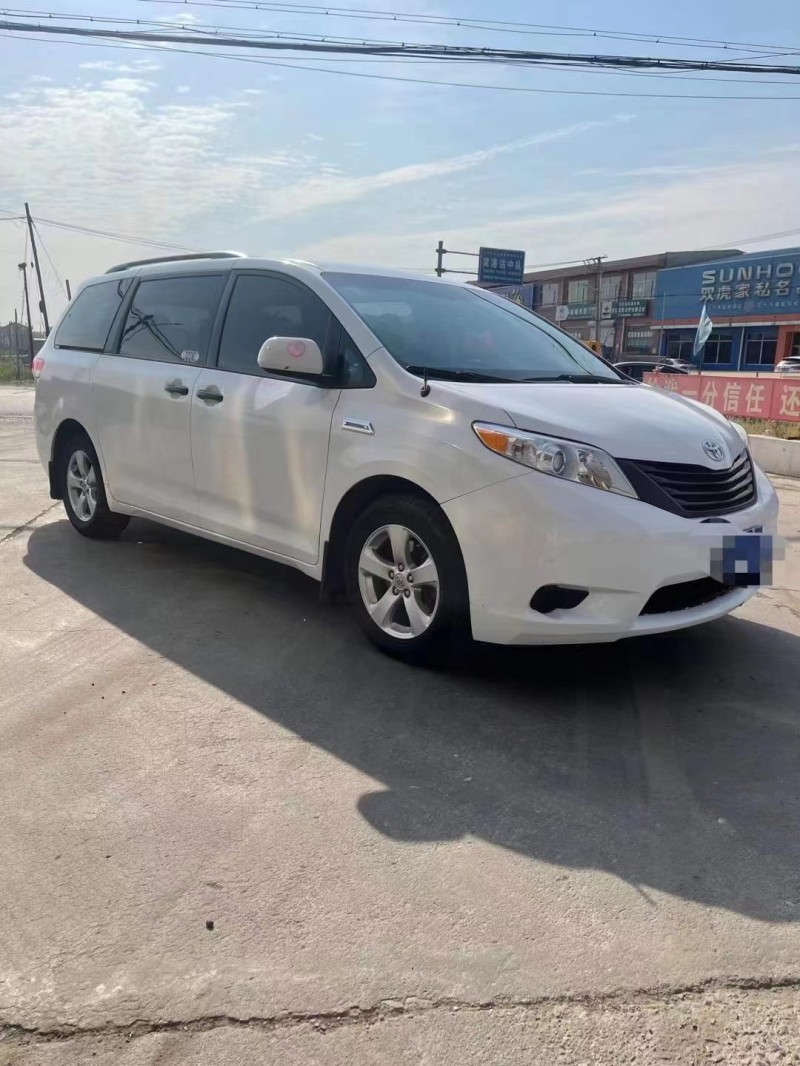 保定14年丰田塞纳2